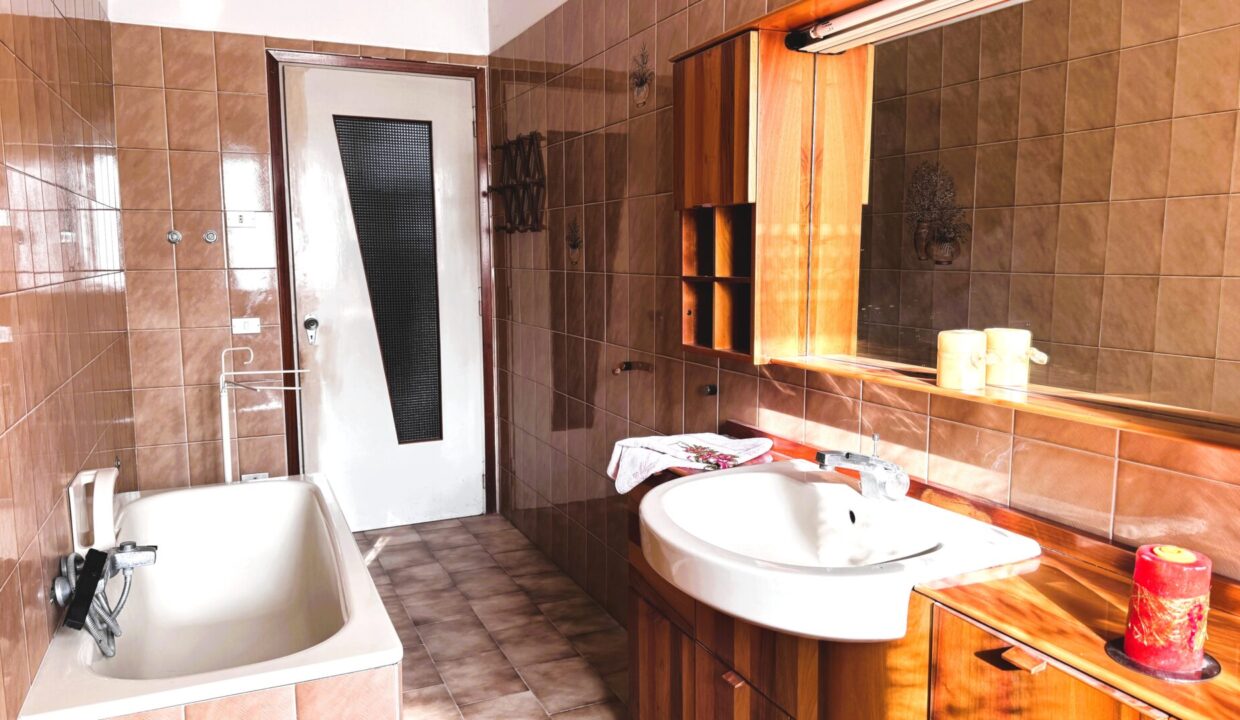bagno p.t. casa con giardino vicinanze Colorno