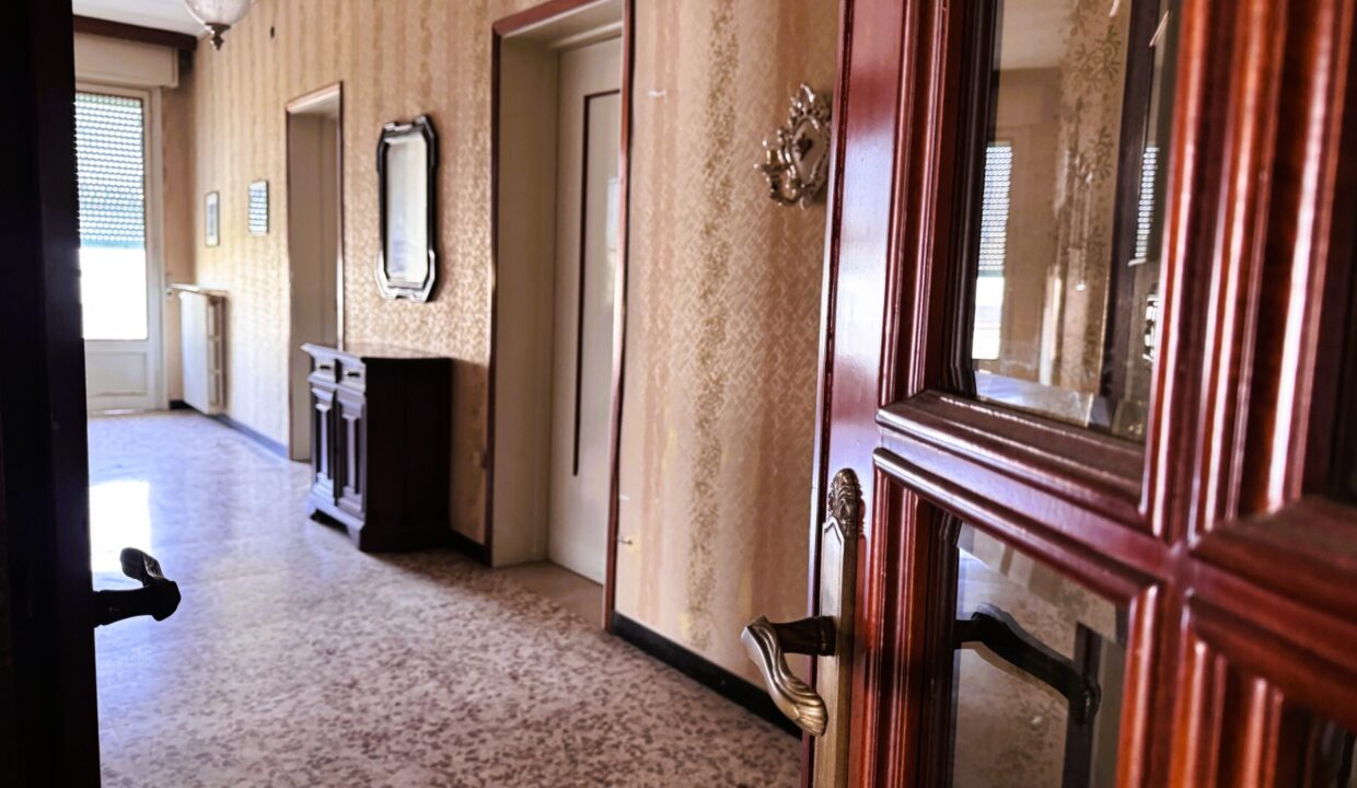 corridoio casa con giardino vicinanze Colorno