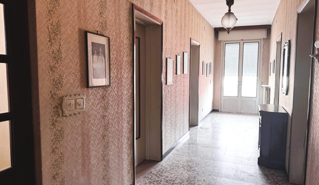 corridoio casa con giardino vicinanze Colorno