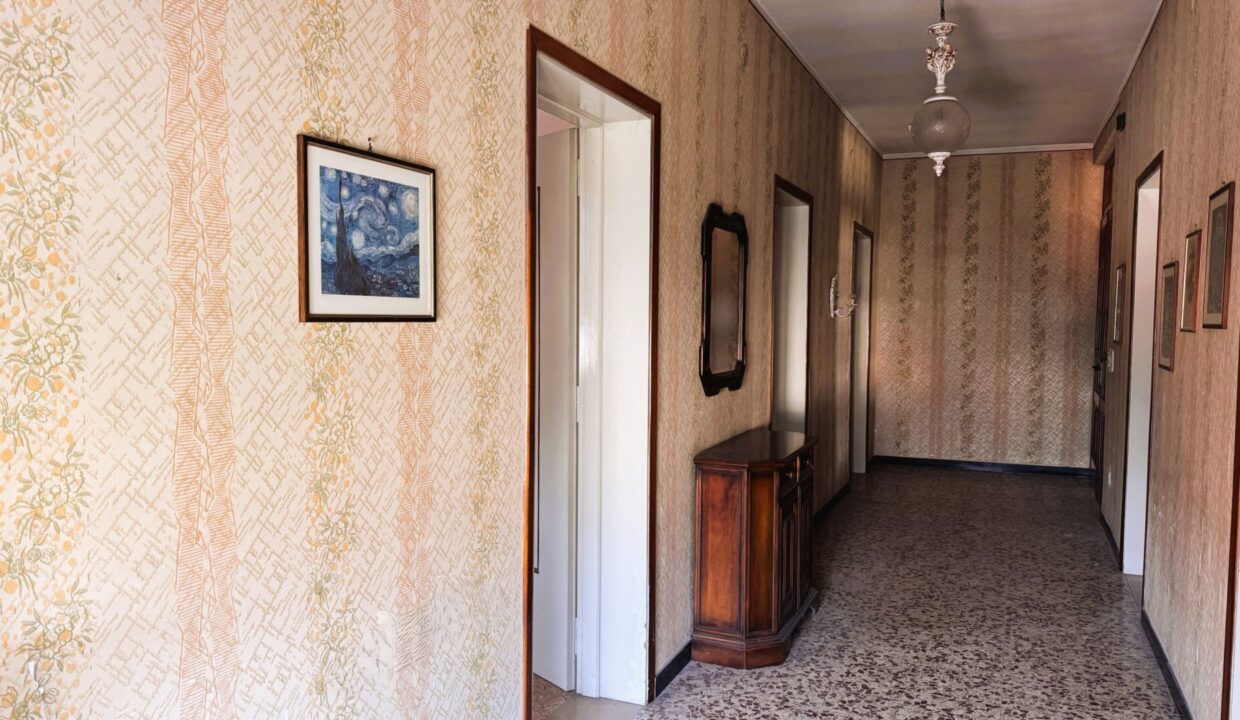 corridoio casa con giardino vicinanze Colorno