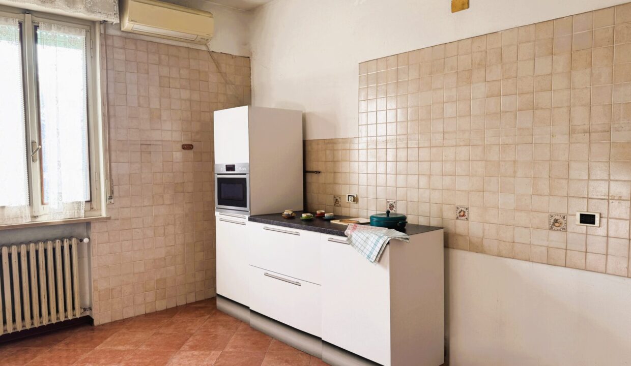 cucina casa con giardino vicinanze Colorno