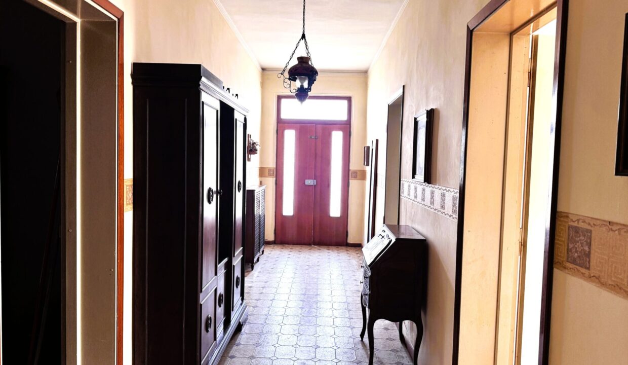 ingresso casa con giardino vicinanze Colorno