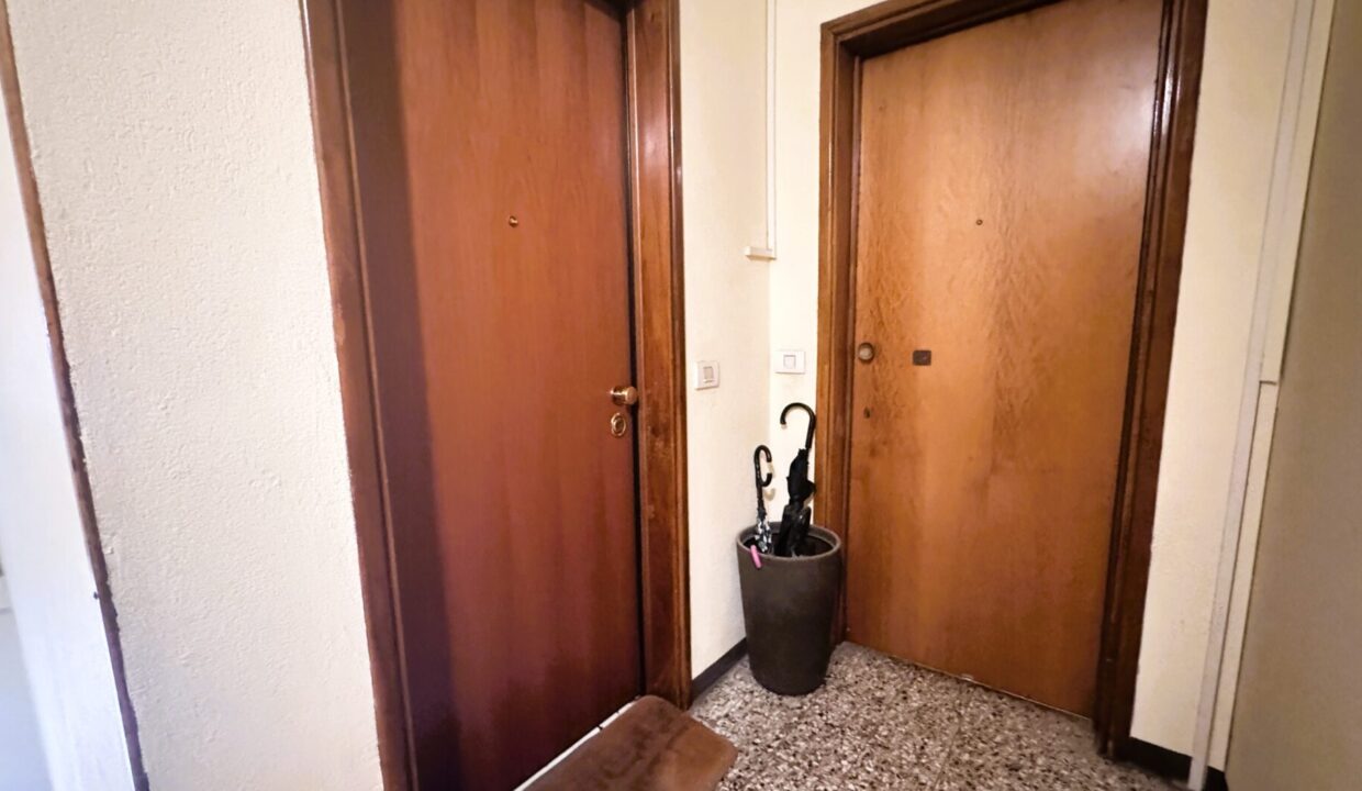 pianerottolo appartamento zona via Venezia