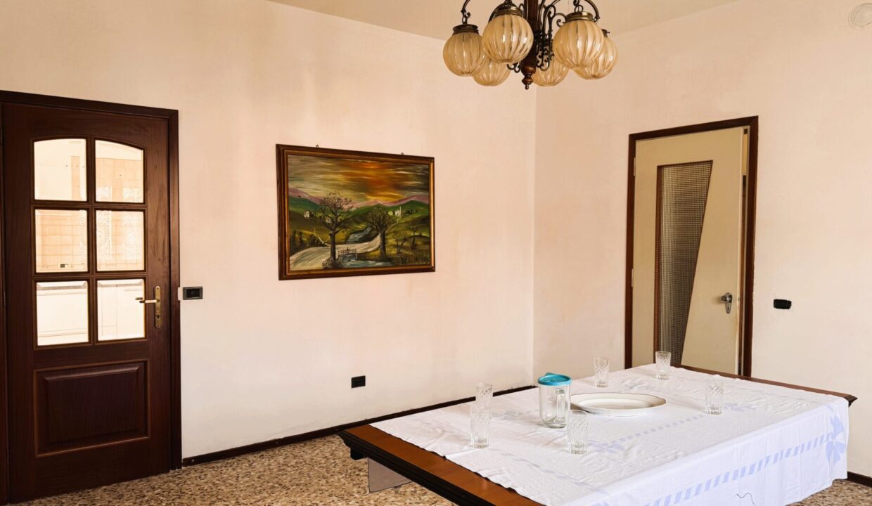 sala da pranzo 2 casa con giardino vicinanze Colorno