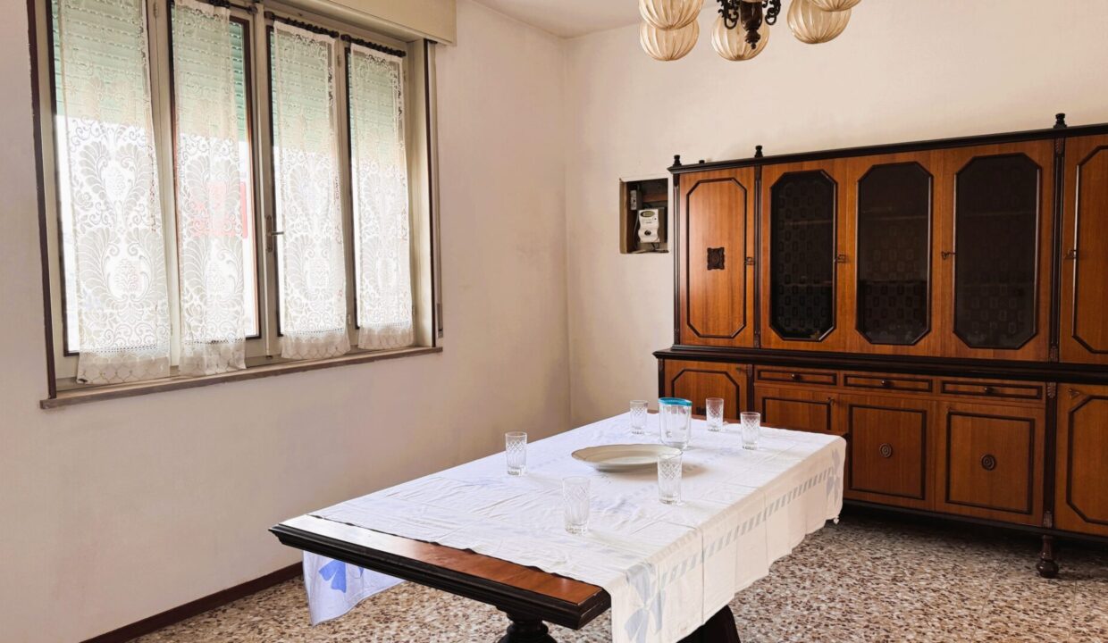 sala da pranzo casa con giardino vicinanze Colorno