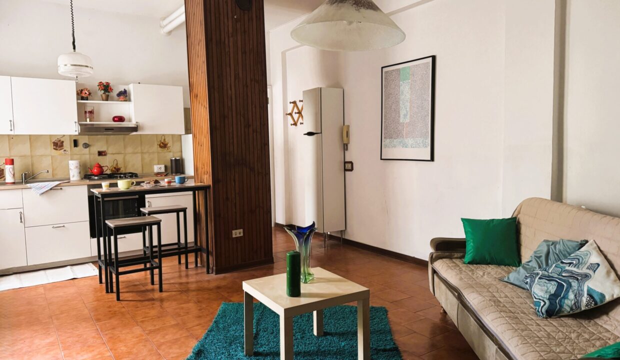 soggiorno angolo cottura appartamento zona via Venezia