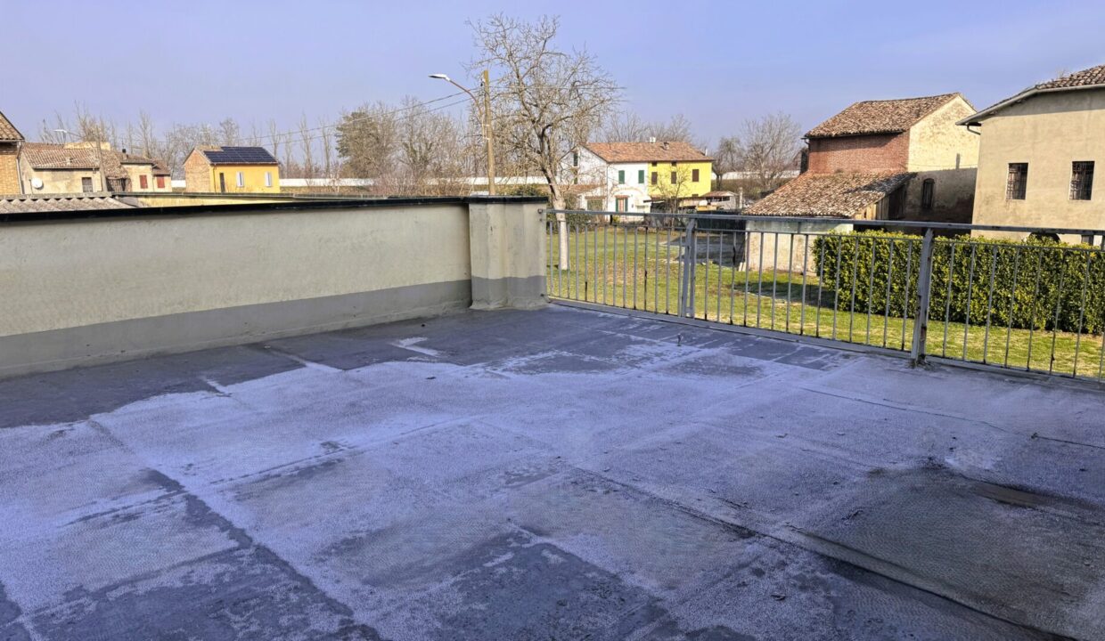 terrazzo casa con giardino vicinanze Colorno