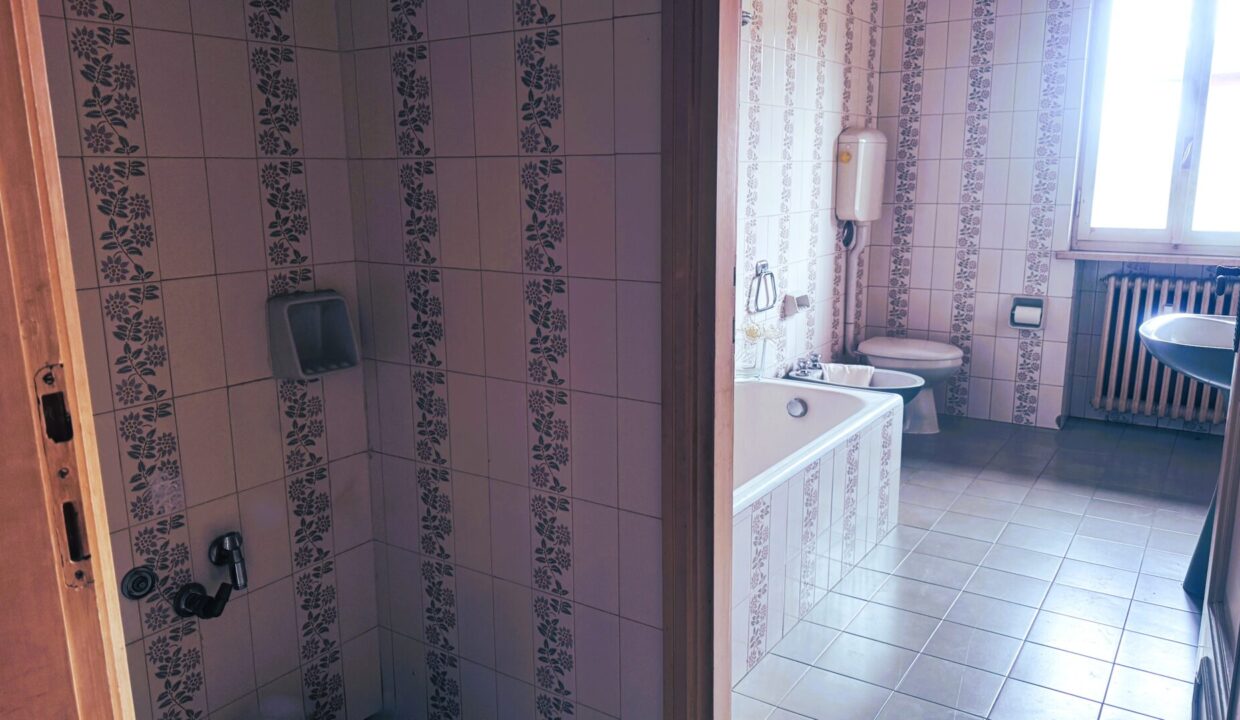 antibagno appartamento con 3 camere Colorno