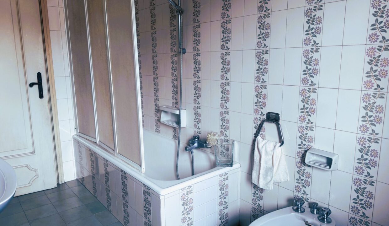 bagno appartamento con 3 camere Colorno