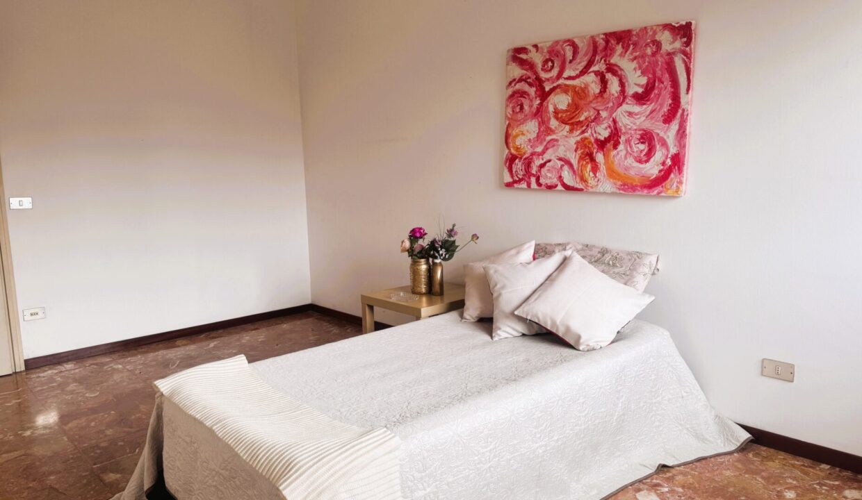 camera 2 appartamento con 3 camere Colorno