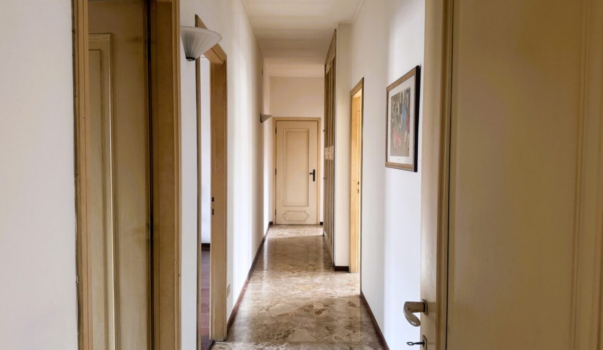 corridoio appartamento con 3 camere Colorno