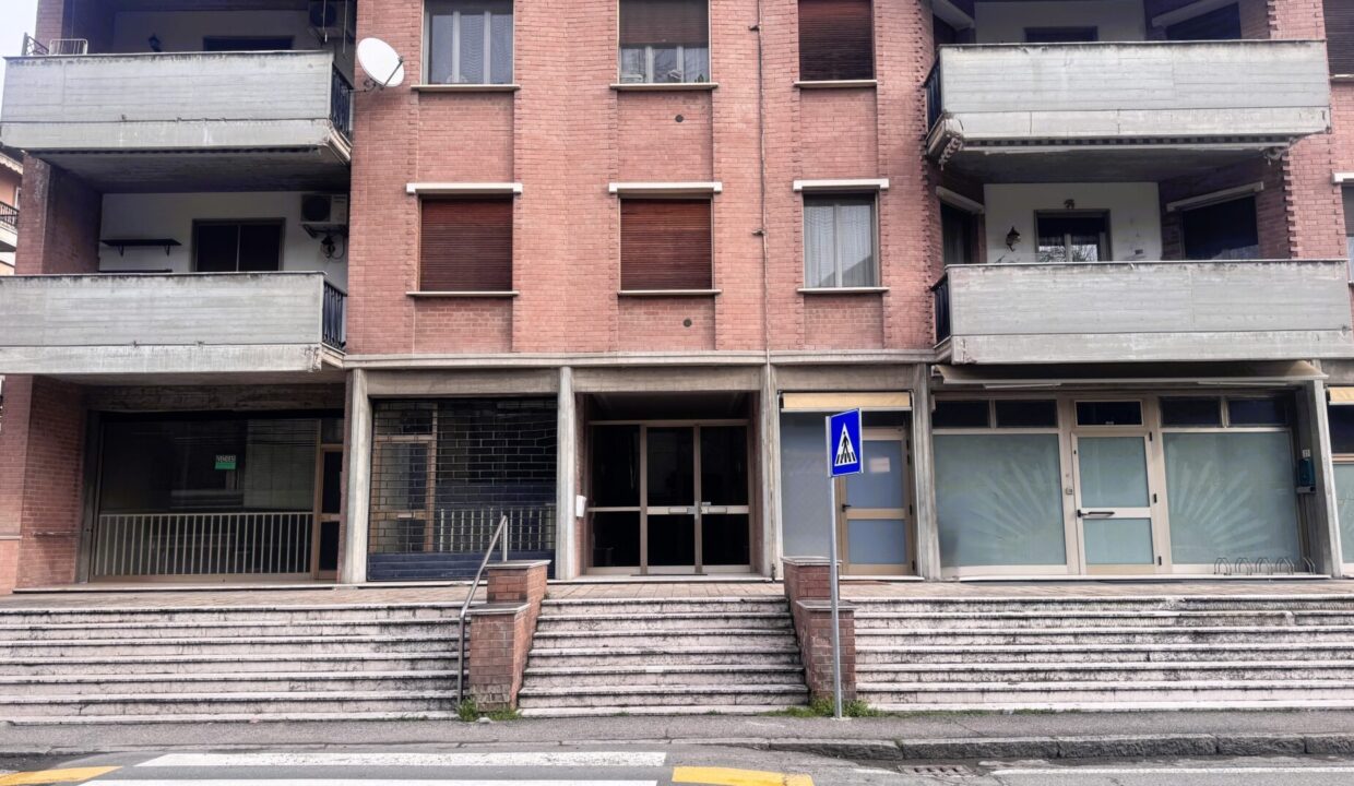 ingresso palazzo appartamento con 3 camere Colorno