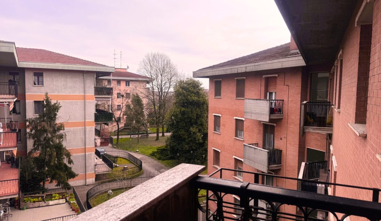 vista balcone appartamento con 3 camere Colorno