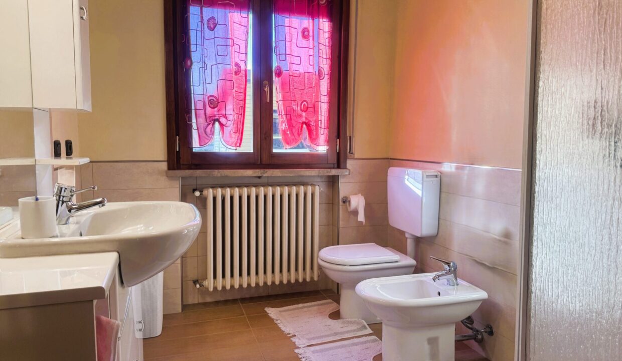 bagno bifamiliare Sissa campagna