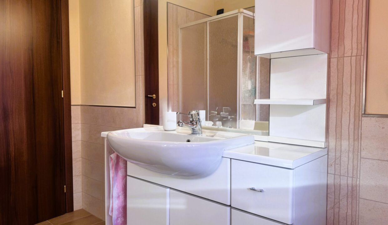 bagno bifamiliare Sissa campagna