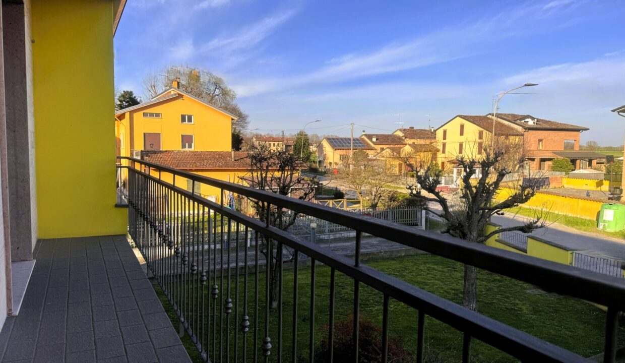 balcone bifamiliare Sissa campagna