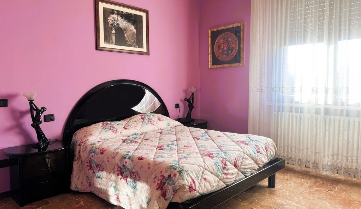 camera 1 bifamiliare Sissa campagna