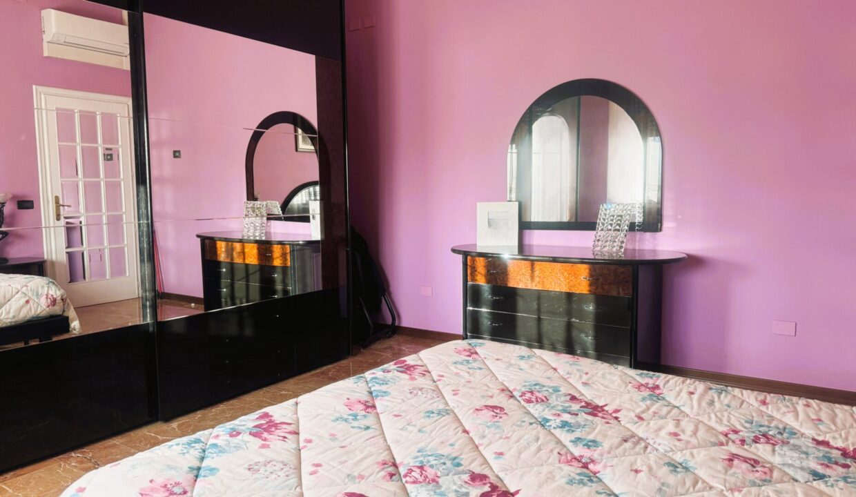 camera 1 bifamiliare Sissa campagna