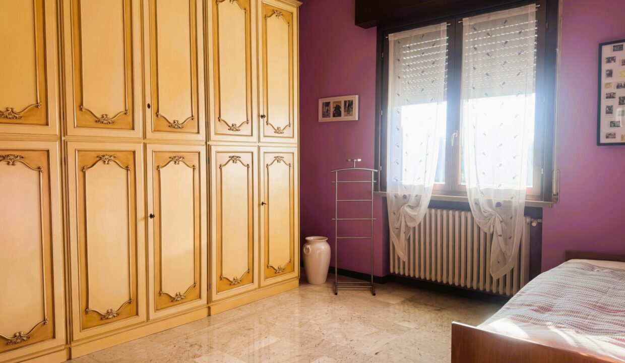 camera 2 bifamiliare Sissa campagna