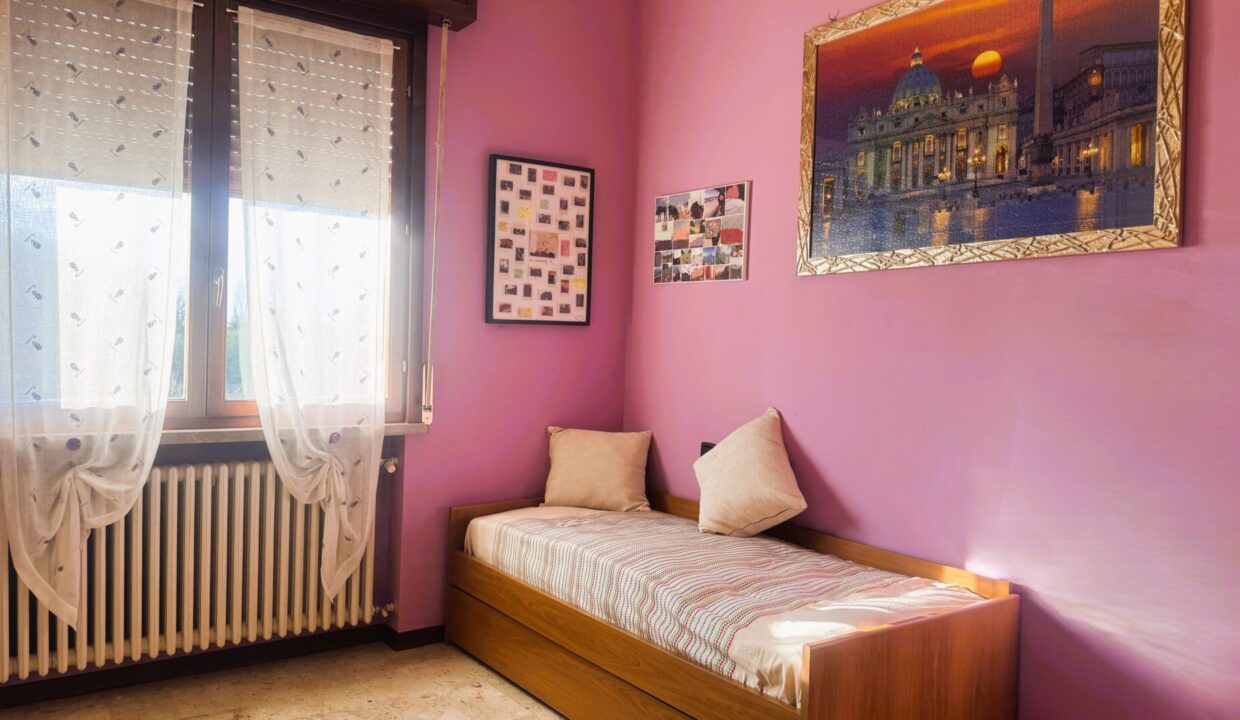 camera 2 bifamiliare Sissa campagna