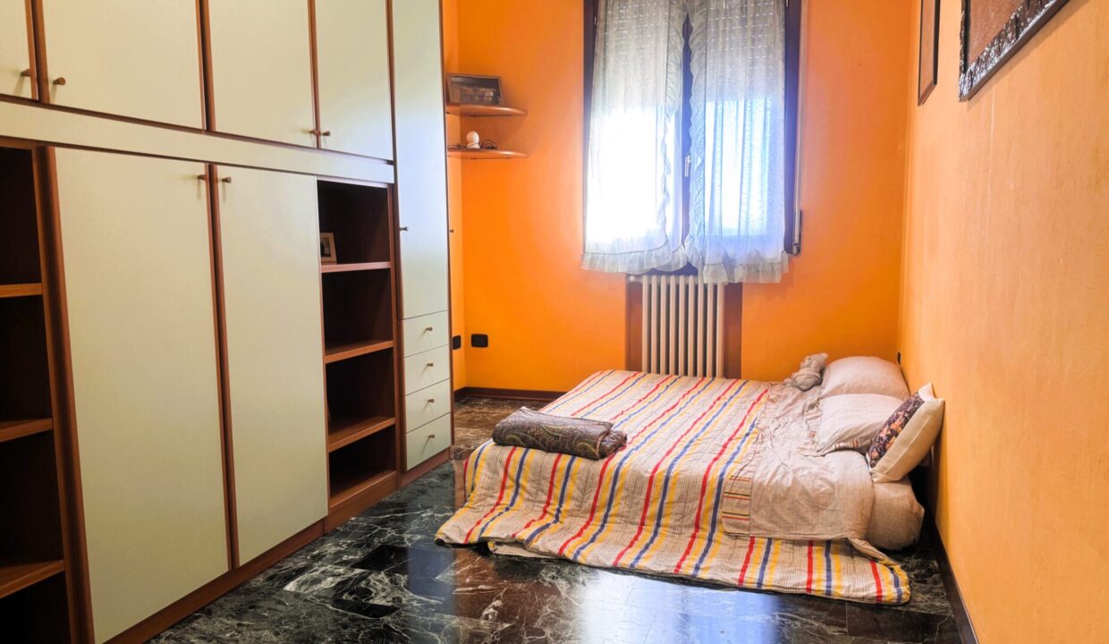 camera 3 bifamiliare Sissa campagna