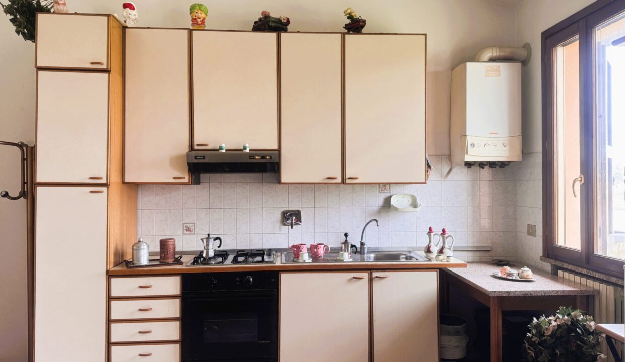 cucina bilocale recente Mezzano Superiore