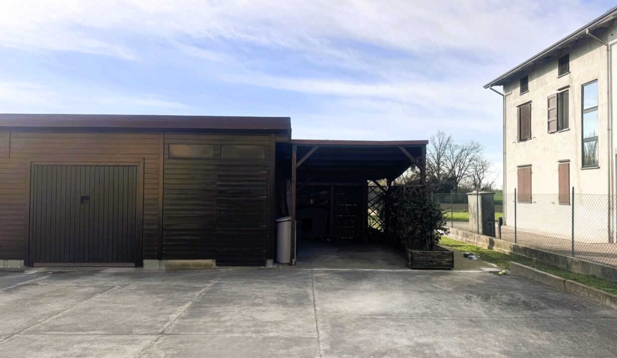 garage bifamiliare Sissa campagna