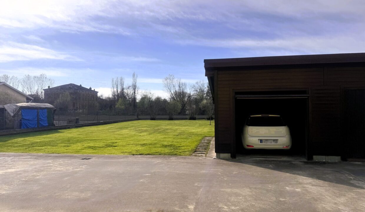 garage  bifamiliare Sissa campagna