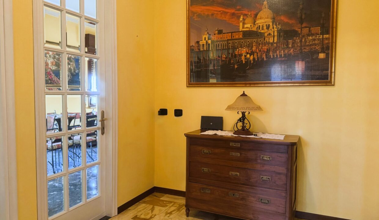 ingresso bifamiliare Sissa campagna