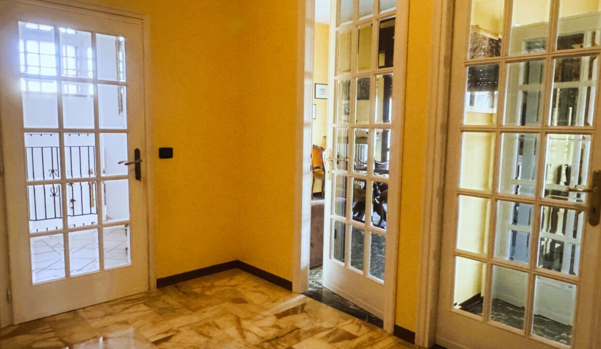 ingresso bifamiliare Sissa campagna