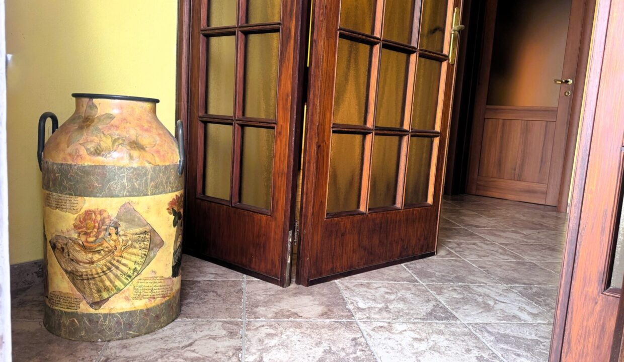 ingresso bifamiliare Sissa campagna