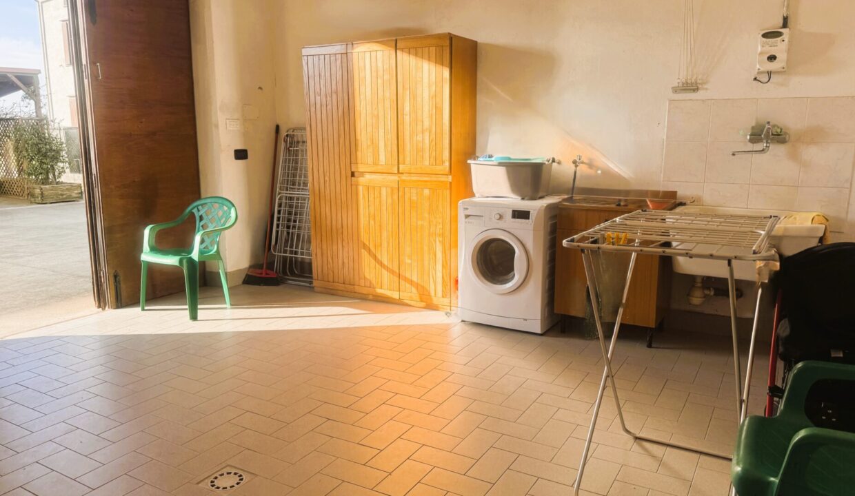 lavanderia bifamiliare Sissa campagna