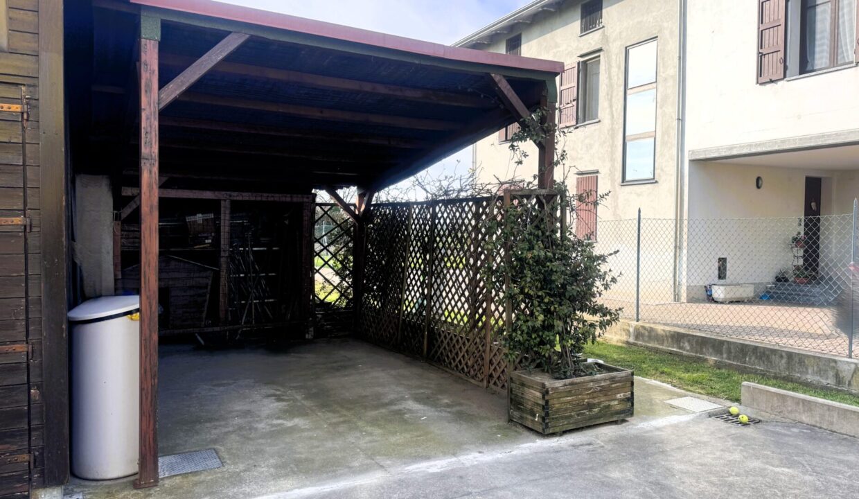 portico bifamiliare Sissa campagna