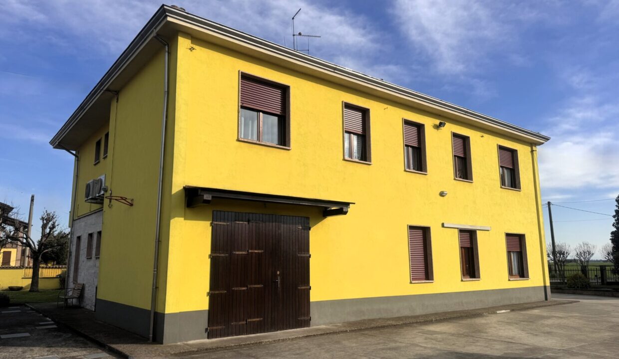 retro bifamiliare Sissa campagna