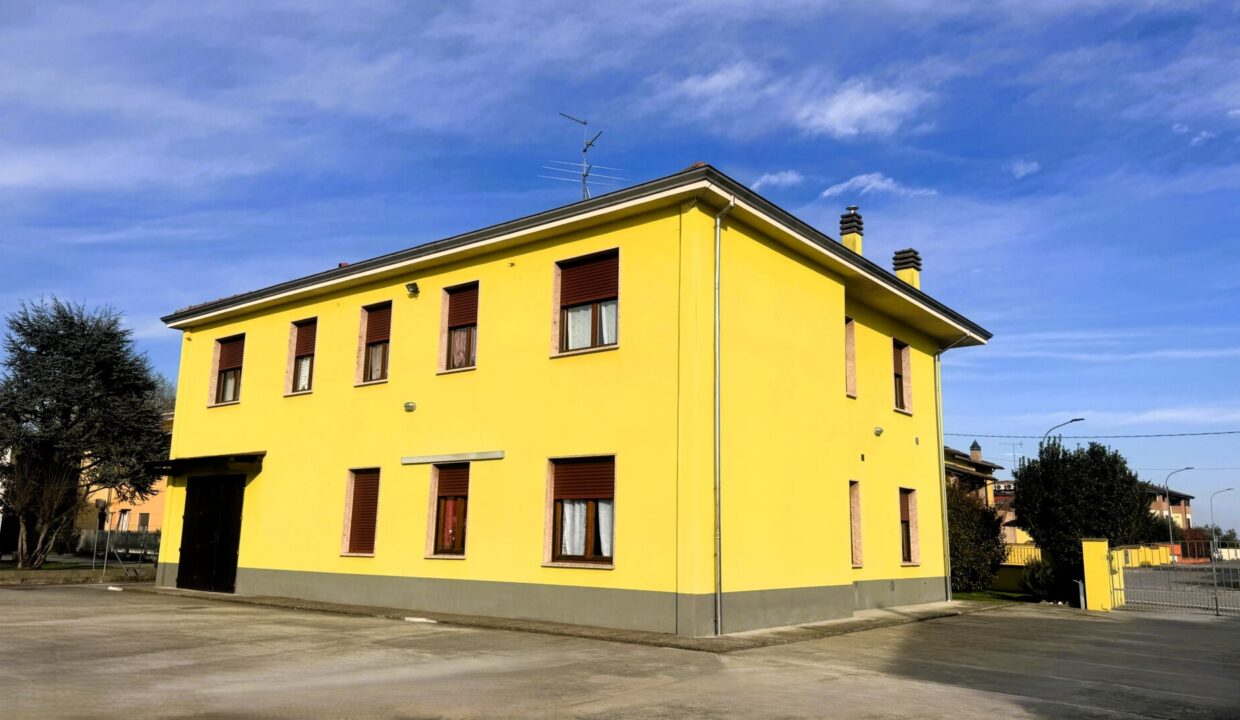 retro bifamiliare Sissa campagna