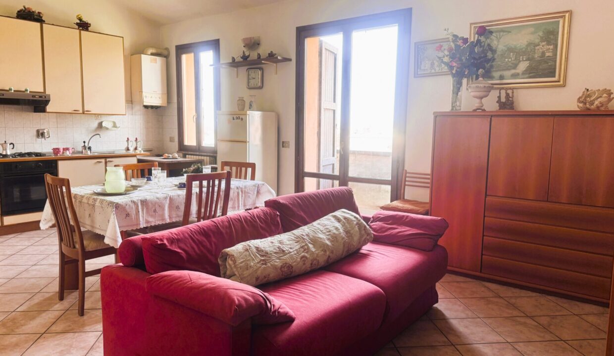 soggiorno bilocale recente Mezzano Superiore