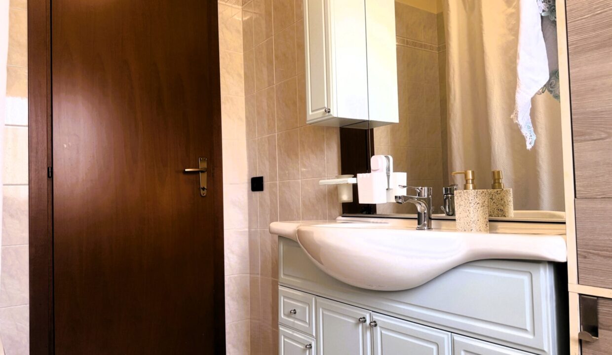 bagno appartamento con 3 camere Colorno