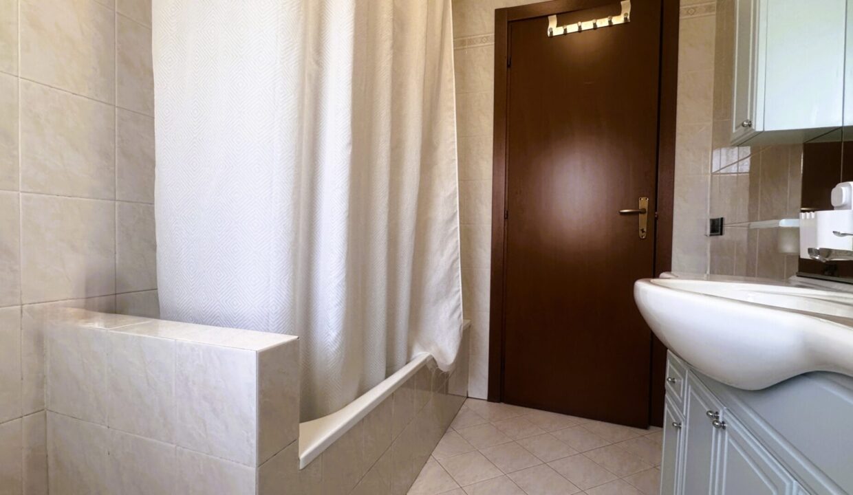 bagno appartamento con 3 camere Colorno