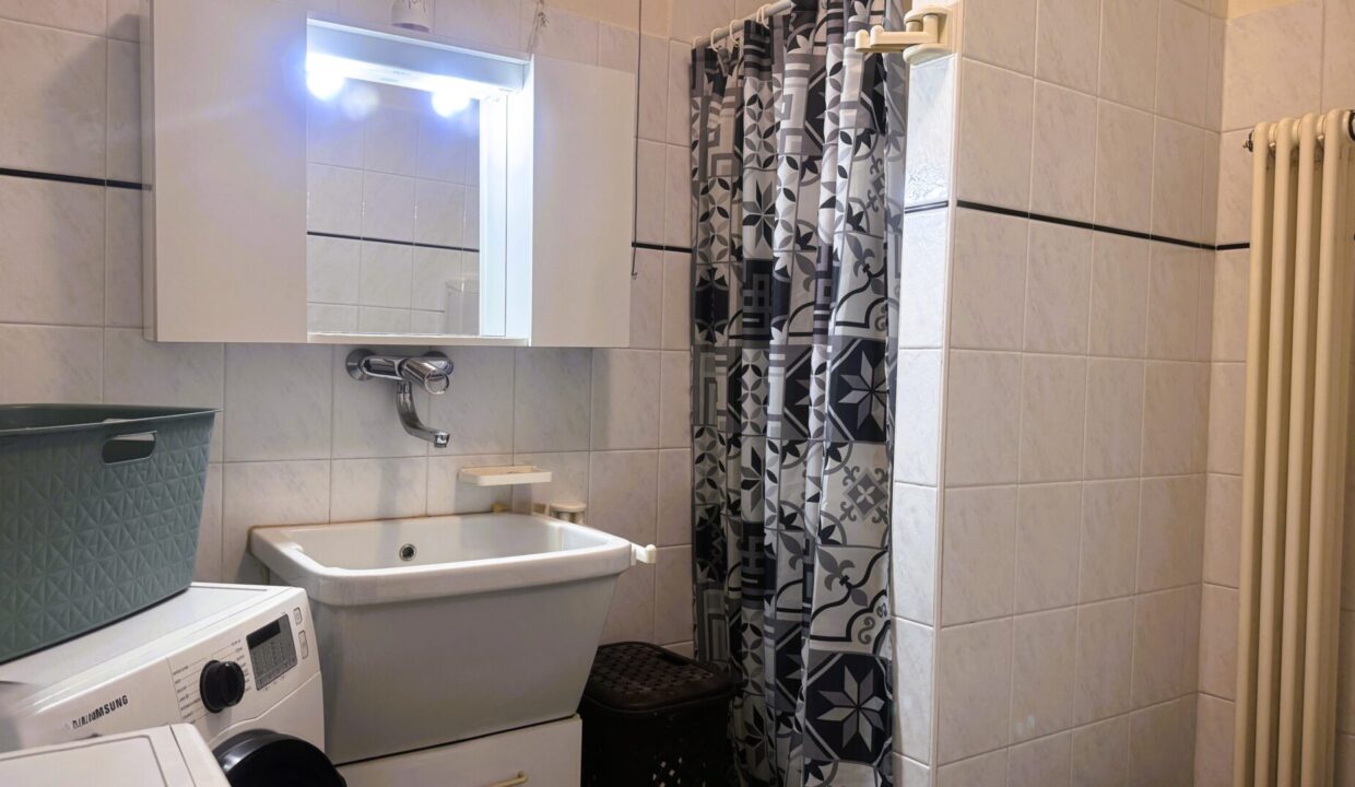 bagno lavanderia appartamento con 3 camere Colorno