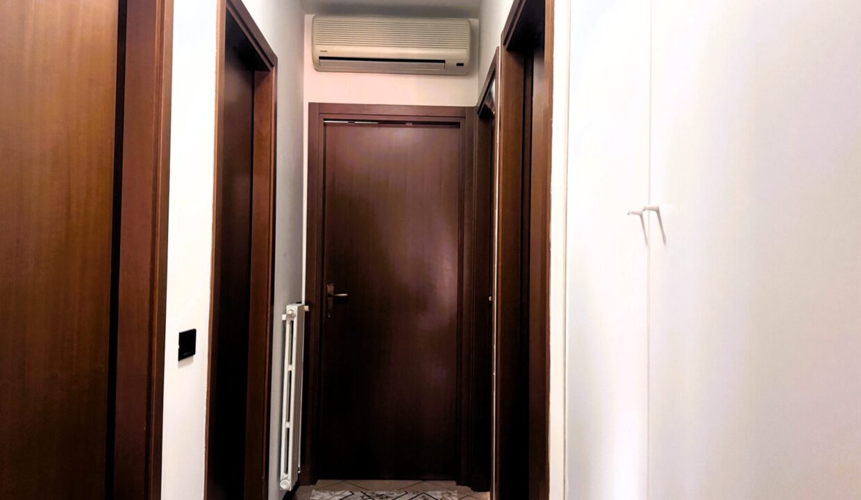 corridoio appartamento con 3 camere Colorno