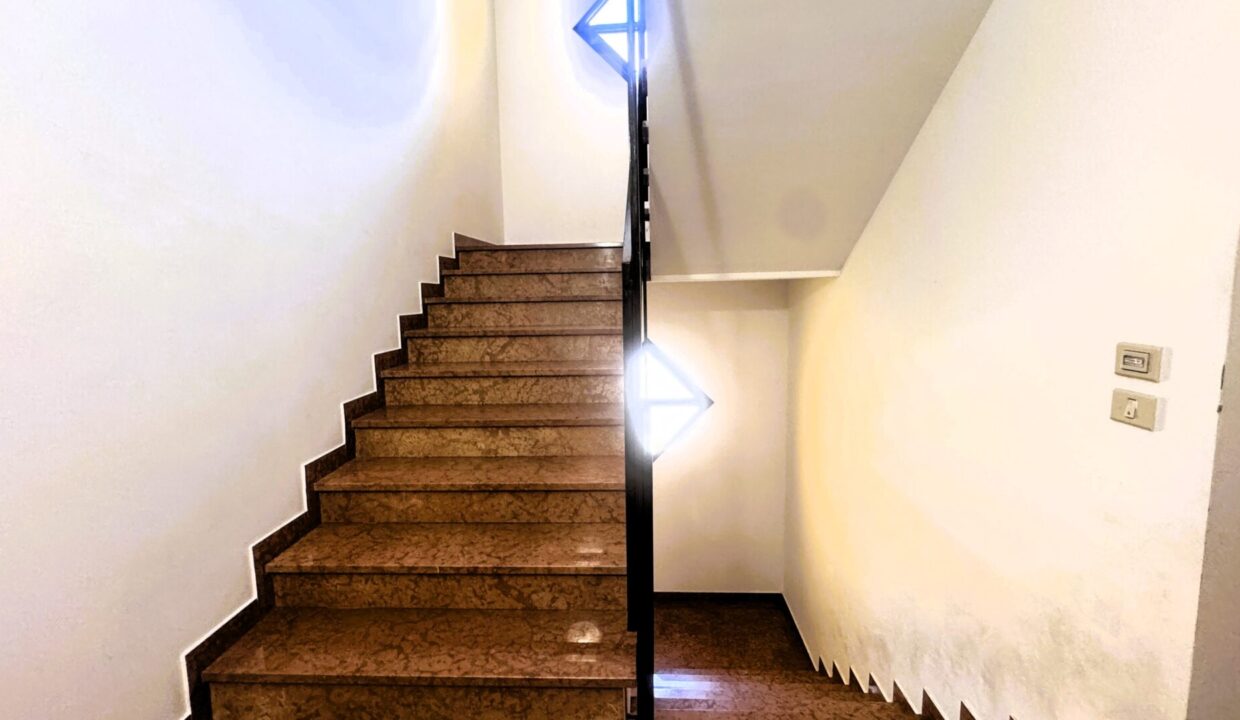 scale appartamento con 3 camere Colorno