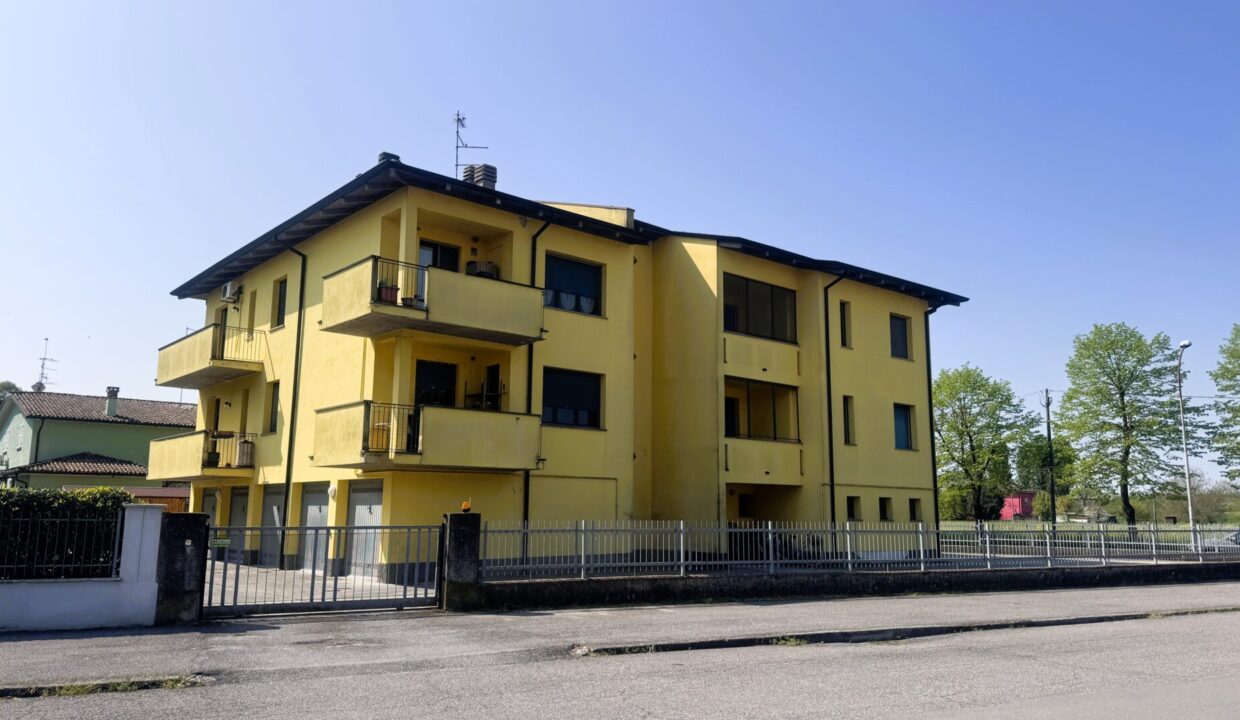 facciata appartamento con 3 camere Colorno