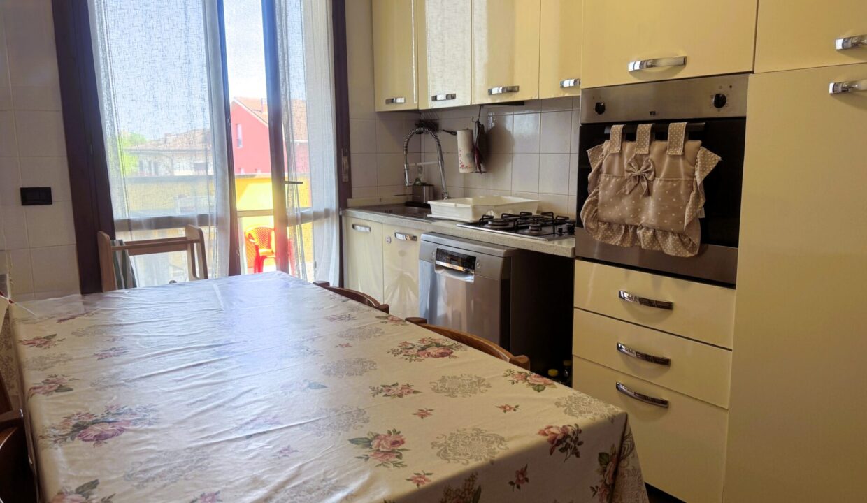 cucina appartamento con 3 camere Colorno