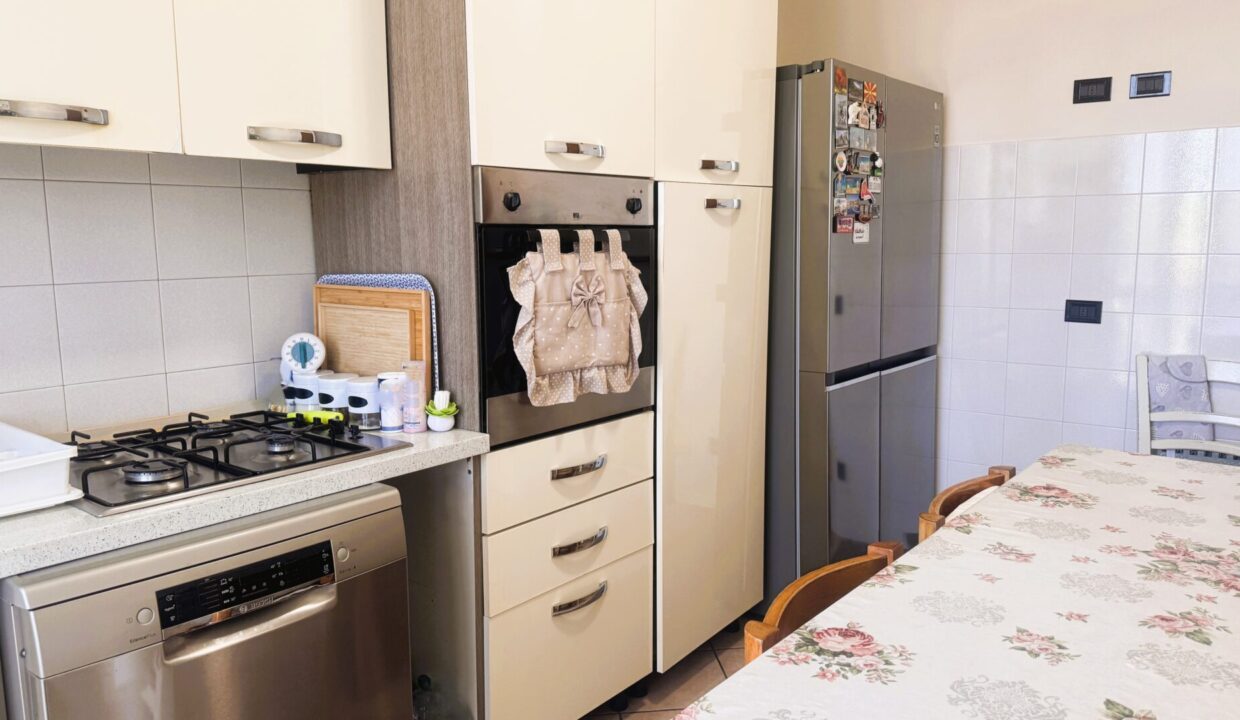cucina appartamento con 3 camere Colorno