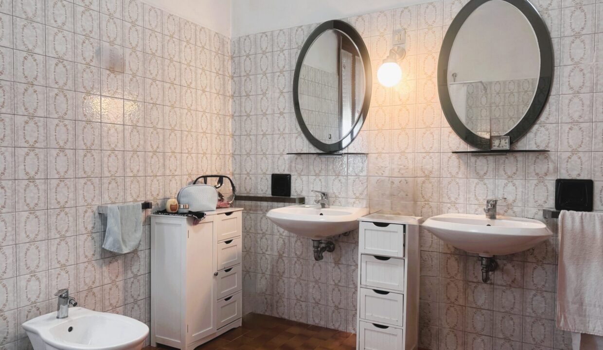 bagno villetta indipendente con giardino Colorno