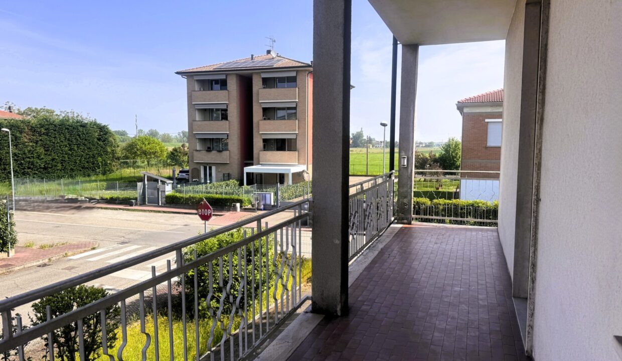 balcone villetta indipendente con giardino Colorno