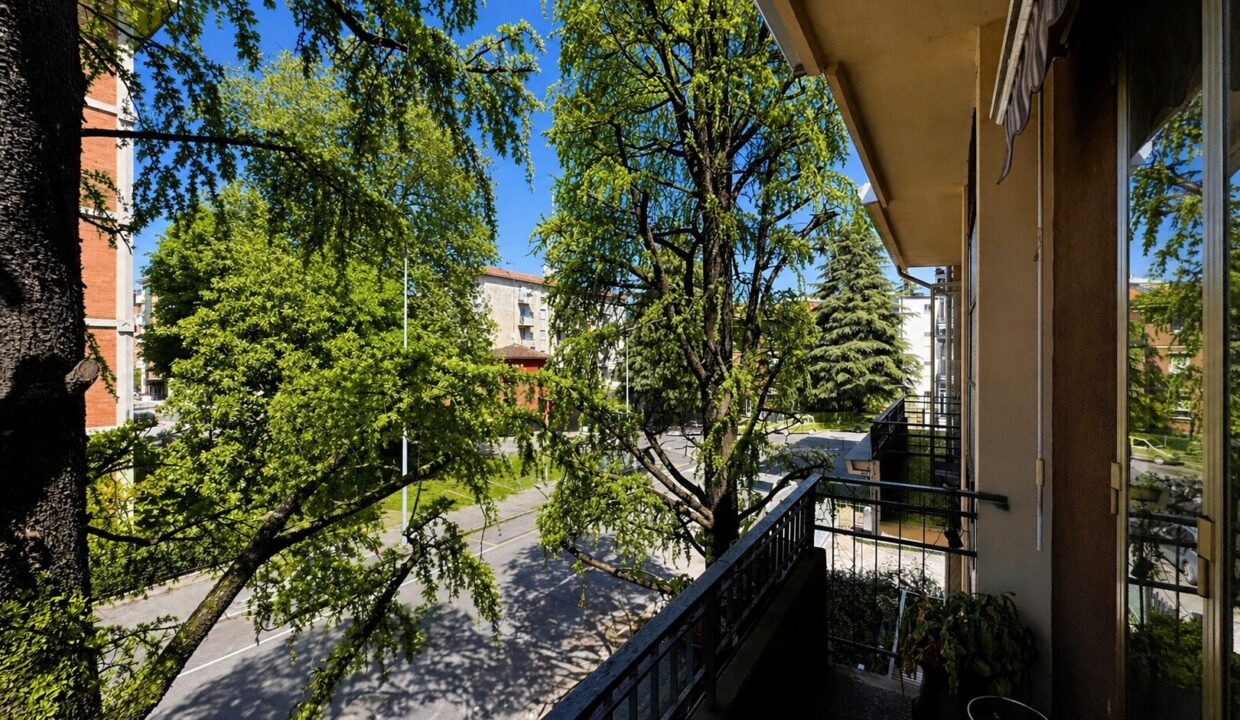 balcone appartamento in trifamiliare Parma zona Montanara