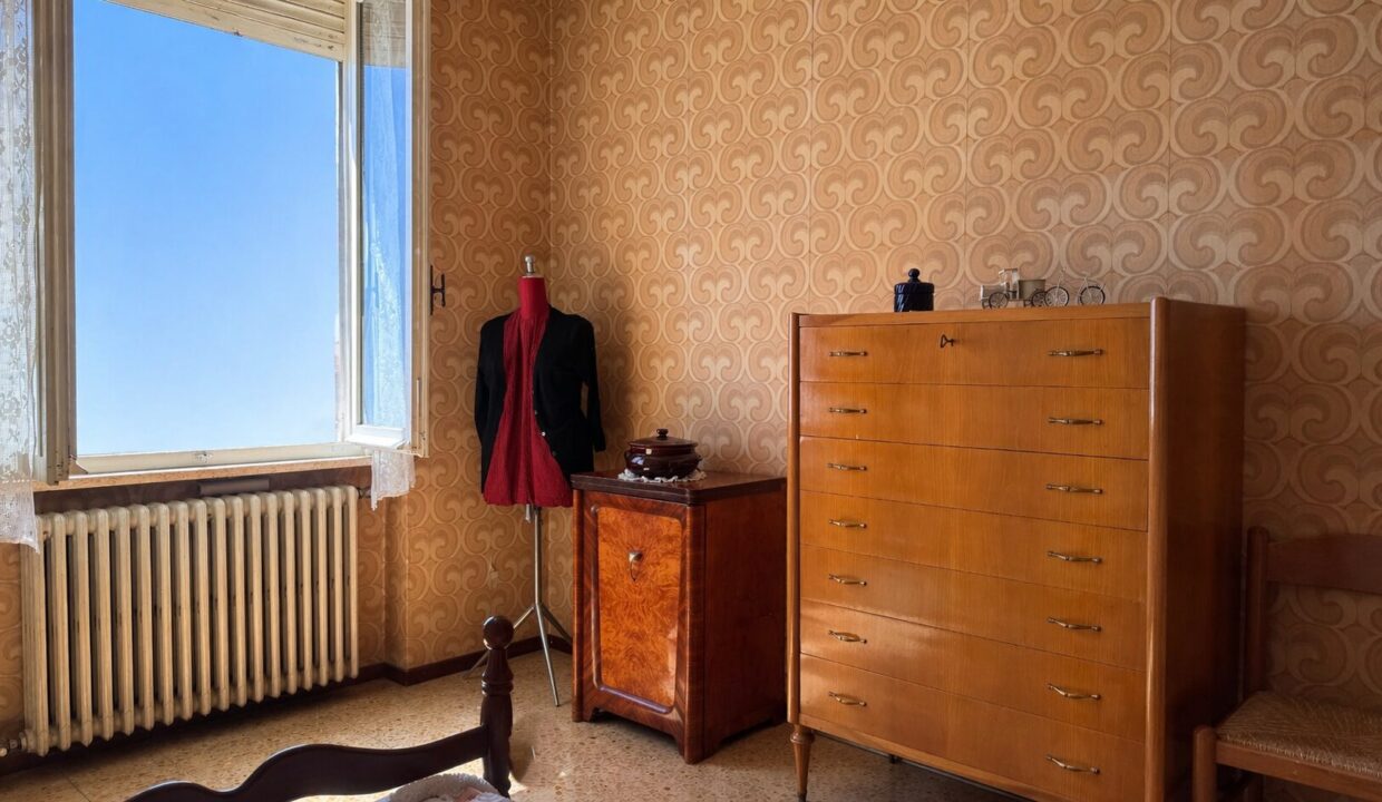 camera 2 appartamento in trifamiliare Parma zona Montanara