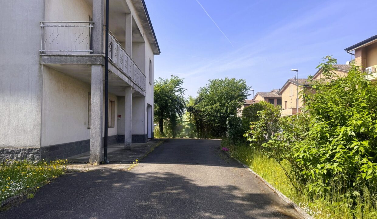 cortile villetta indipendente con giardino Colorno