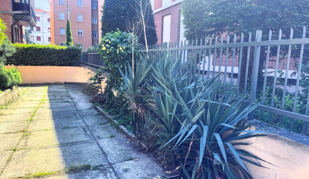 cortile appartamento in trifamiliare Parma zona Montanara